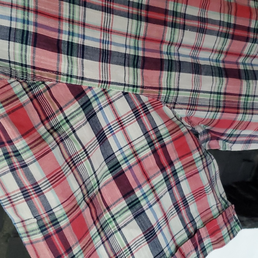 IZOD plaid short sleeve shirt. - Picture 2 of 10
